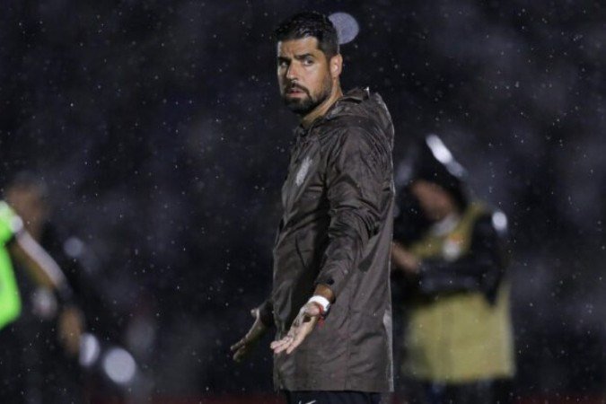 António Oliveira lamenta durante partida do Corinthians no Paulistão - (crédito: Fotos: Rodrigo Coca/Agência Corinthians) António Oliveira lamenta durante partida do Corinthians no Paulistão - (crédito: Fotos: Rodrigo Coca/Agência Corinthians)