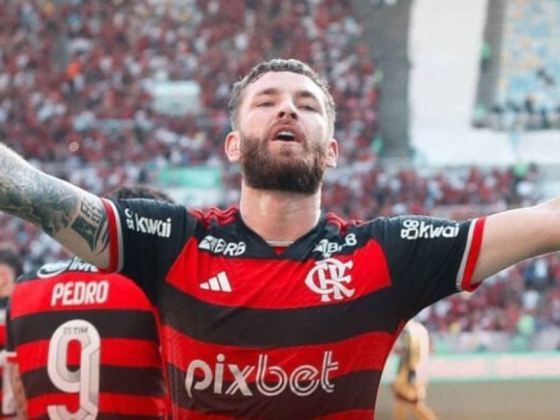 LÃ©o Pereira marcou de falta na vitÃ³ria do Flamengo sobre o Madureira por 3 a 0, no MaracanÃ£ - Foto: Marcelo Cortes/Flamengo -  (crédito: Foto: Marcelo Cortes/Flamengo)