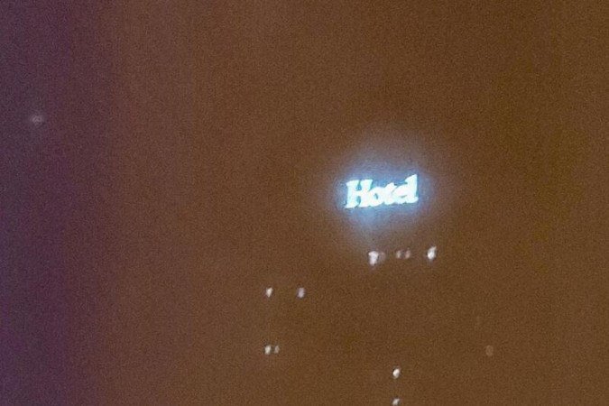 Talvez busque um lugar onde já estou — latitude: -15.7801, longitude:- 47.9292 15° 46’48’’sul, 47°55’45’’oeste
Exposição de Rogério Ghomes. Curadoria: Marco Antônio Vieira. Abertura amanhã, às 16h, na Referência Galeria (CLN 202, Bloco B, Loja 11, Subsolo). Visitação até 13 de abril, de segunda a sexta, das 10h às 19h, e sábado, das 10h às 15h. Classificação indicativa livre
