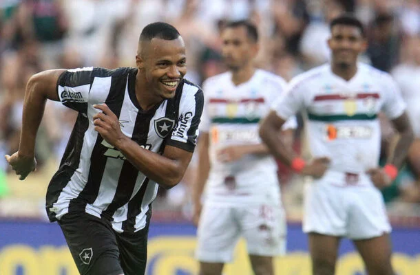 Botafogo bate o Fluminense e agora torce para que o Vasco não vença a Portuguesa-RJ  -  (crédito:  - Foto: Vitor Silva/Botafogo)
