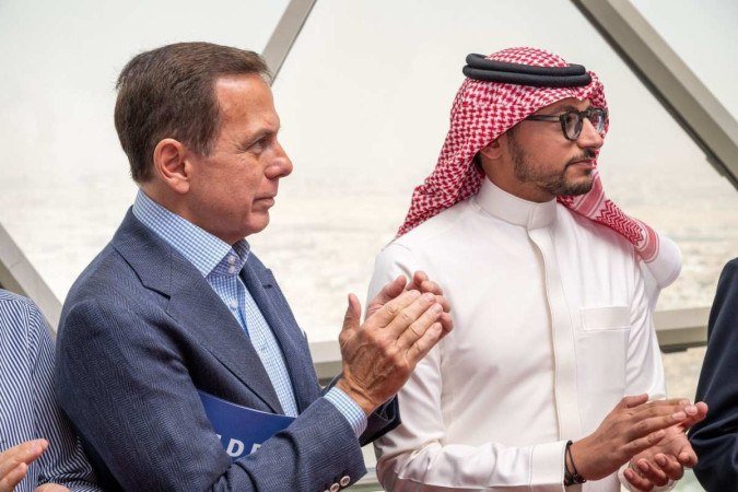 João Doria e Abuldmalik Al Qhatani, CEO do LIDE Arábia Saudita, durante visita ao Al Faisaliyah - (crédito: FELIPE @FERUGON) João Doria e Abuldmalik Al Qhatani, CEO do LIDE Arábia Saudita, durante visita ao Al Faisaliyah - (crédito: FELIPE @FERUGON)