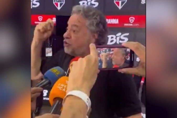 Casares se irria com a arbitragem  -  (crédito: Foto: Reprodução de vídeo ge)