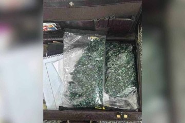 Cabo da Polícia Militar de Goiás (PMGO) Wilson Viana da Silva, preso com 2kg de esmeraldas brutas avaliadas em R$ 200 mil, armas e munição -  (crédito: PCDF/Divulgação)