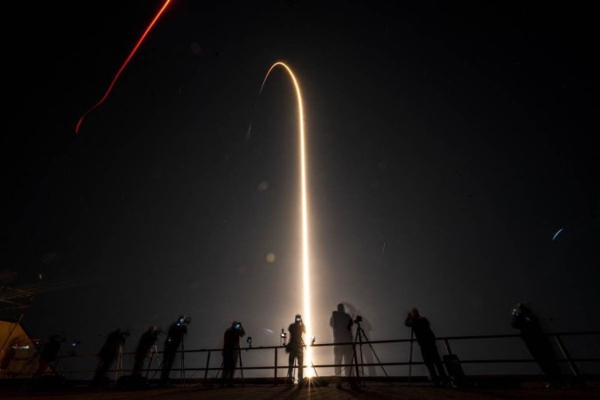 Foguete Falcon 9 com a cápsula Crew Dragon Endeavour, transportando 
a missão Crew-8
 -  (crédito: AFP)