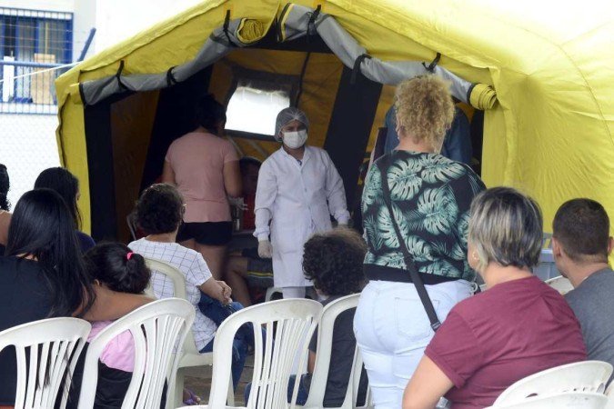 Tendas de acolhimento atendem somente a pacientes com sintomas de dengue. Sintomas de covid-19 devem ser encaminhados para as Unidades Básicas de Saúde (UBS's)