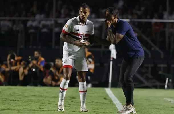 Carpini elogia atuação do São Paulo no clássico - (crédito: Fotos: Rubens Chiri e Paulo Pinto/Saopaulofc.net) Carpini elogia atuação do São Paulo no clássico - (crédito: Fotos: Rubens Chiri e Paulo Pinto/Saopaulofc.net)