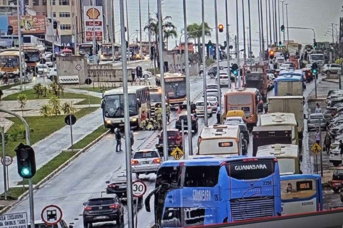 Idosa atropelada perto do túnel Rei Pelé foi levada ao HRC -  (crédito: Divulgação/DER-DF)