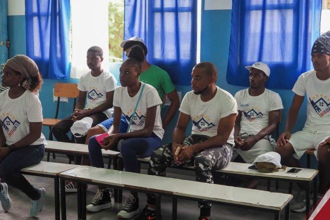 Voluntários que pintaram residências da capital cabo-verdiana 
