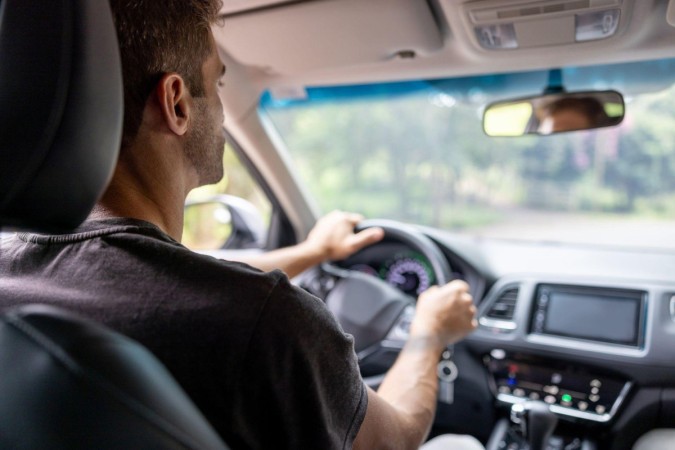 Após meses de negociação e adiamentos, governo Lula (na foto, com o ministro do Trabalho, Luiz Marinho) anunciou nesta segunda proposta de lei com regras para trabalho de motoristas para aplicativos -  (crédito: Getty Images )