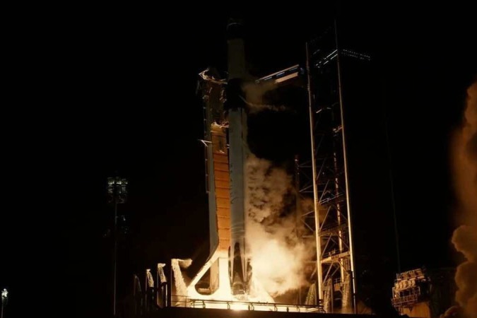 A Nasa e a SpaceX lançaram um foguete com três astronautas norte-americanos e um cosmonauta russo rumo à Estação Espacial Internacional -  (crédito: Divulgação/Nasa)