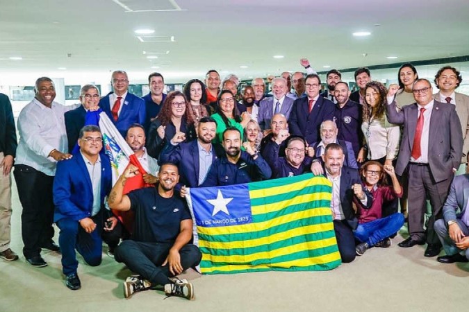 Presidente Lula durante encontro com representantes de trabalhadores de aplicativos, no Palácio do Planalto 

 

 
 -  (crédito: Ricardo Stuckert/PR)