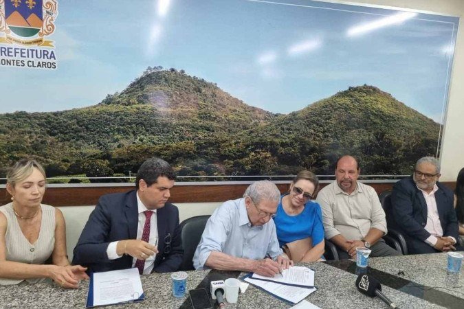 Prefeito de Montes Claros, Humberto Souto, assinou contrato para a realização de concurso público
- (crédito: Luiz Ribeiro/EM/D.A.Press) Prefeito de Montes Claros, Humberto Souto, assinou contrato para a realização de concurso público
- (crédito: Luiz Ribeiro/EM/D.A.Press)