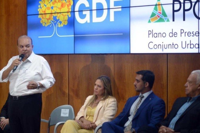 Governador do DF nomeou 40 servidores na manhã desta segunda-feira (4/3) - (crédito: Ed Alves/CB/D.A. Press) Governador do DF nomeou 40 servidores na manhã desta segunda-feira (4/3) - (crédito: Ed Alves/CB/D.A. Press)