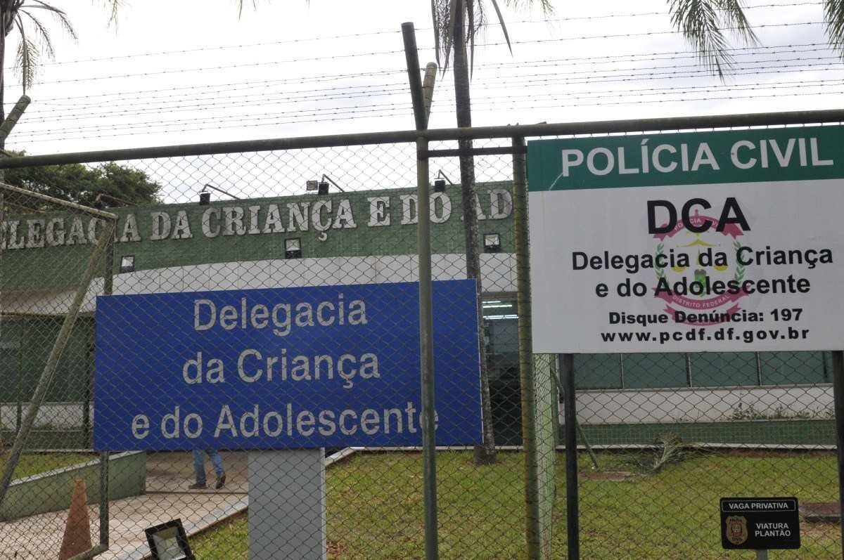 Adolescente é apreendida após atacar professora com tesoura em escola