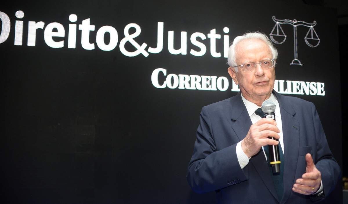  Lançamento do Caderno Direito e Justiça do Correio Braziliense contou com a presença do presidente do Correio, Guilherme Machado, o presidente do Tribunal de Justiça do Distrito Federal e dos Territórios (TJDFT), José Cruz Macedo e outras autoridades do poder judiciário. Na foto, o advogado Carlos Mário da Silva Velloso.