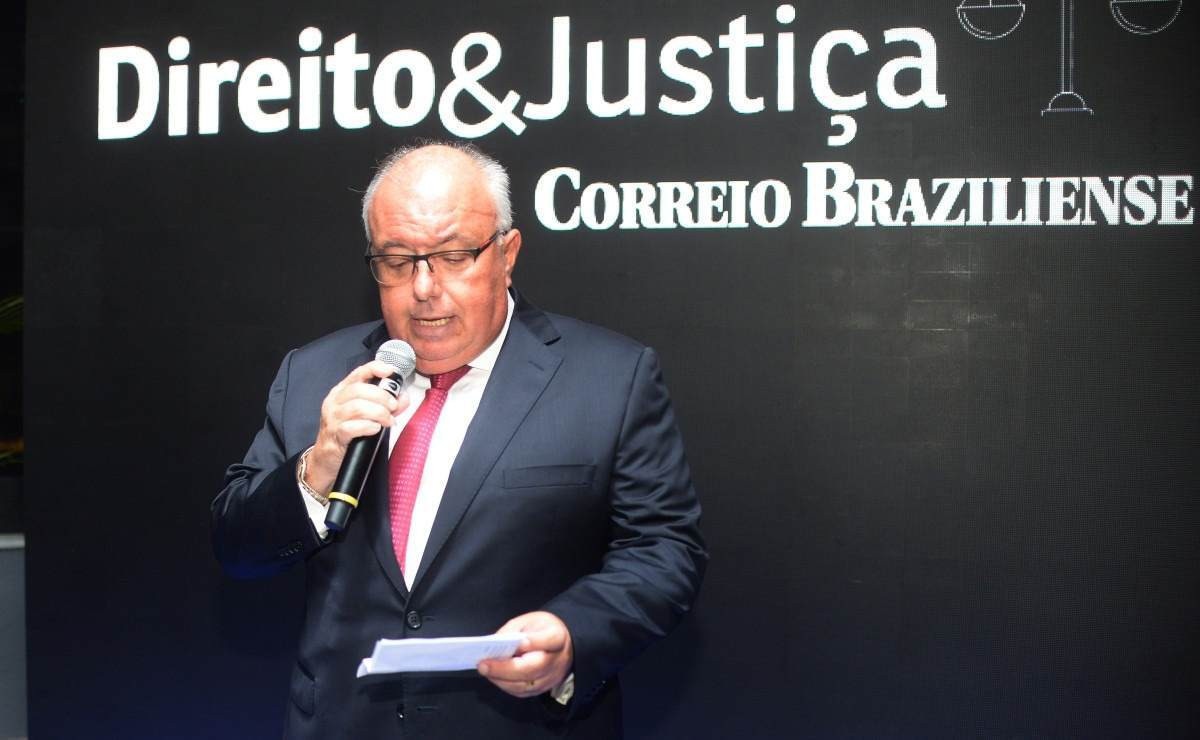  Lançamento do Caderno Direito e Justiça do Correio Braziliense contou com a presença do presidente do Correio, Guilherme Machado, o presidente do Tribunal de Justiça do Distrito Federal e dos Territórios (TJDFT), José Cruz Macedo e outras autoridades do poder judiciário. Na foto, o diretor do Correio, Dêcio Freire. 