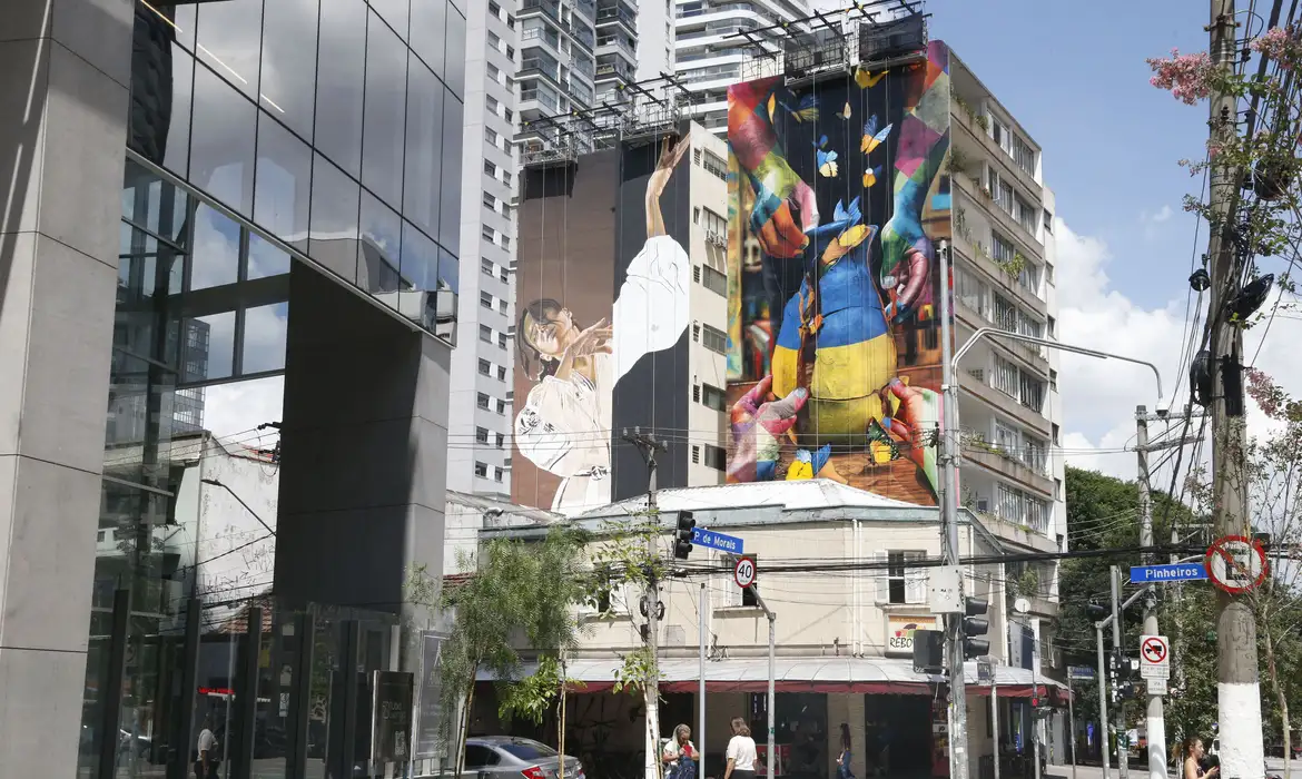 Guerra na Ucrânia e meio ambiente são temas de mural em São Paulo -  (crédito: EBC)