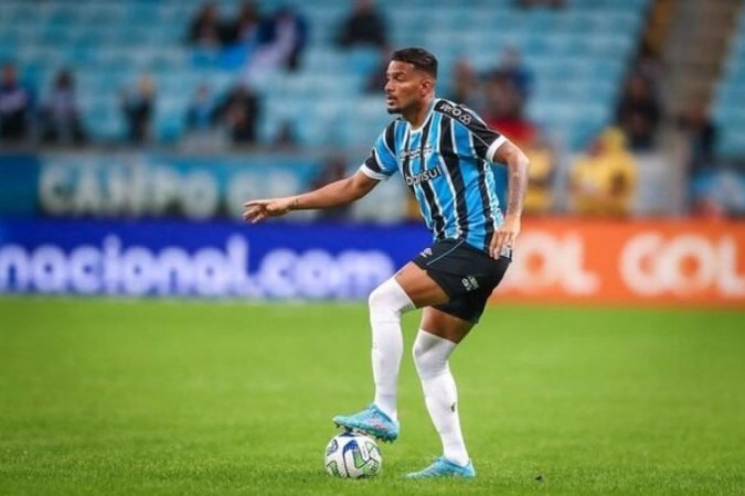 Reinaldo sofreu grave lesão no joelho direito e para por pelo menos dois meses -  (crédito: Foto: Lucas Uebel | Grêmio FBPA)
