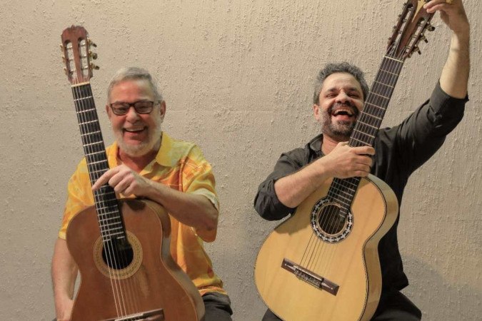 Violonistas Marco Pereira e Rogério Caetano,  que lançam o disco Folia das cinco -  (crédito: Divulgação)