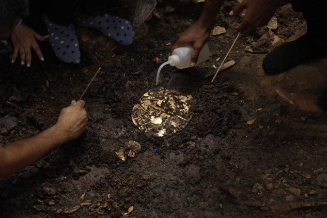 Ouros encontrados em tumba de 1.300 anos  -  (crédito: Ministério da Cultura do Panamá)