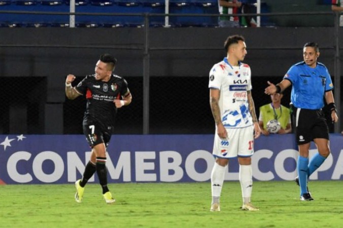 Duelo em Assunção teve chilenos levando a melhor -  (crédito: Foto: Norberto Duarte/AFP via Getty Images)