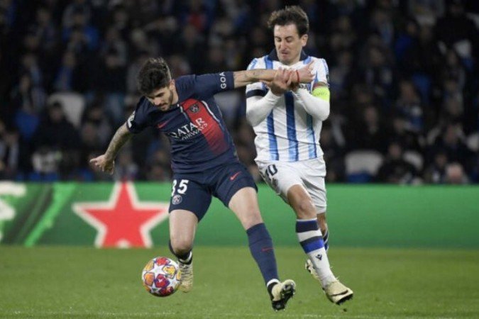 Beraldo tem jogado de lateral-esquerdo e de zagueiro no PSG - (crédito: Foto: Ander Gillenea/AFP via Getty Images) Beraldo tem jogado de lateral-esquerdo e de zagueiro no PSG - (crédito: Foto: Ander Gillenea/AFP via Getty Images)