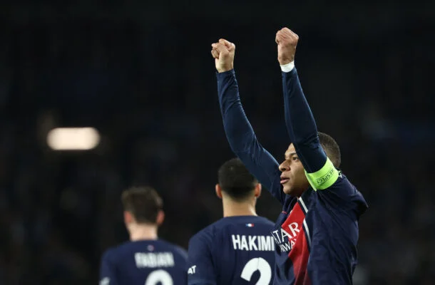 Mbappé brilha com dois gols decisivos na classificação do PSG para as quartas da Champions -  (crédito: - Foto: ANDER GILLENEA/AFP via Getty Images)