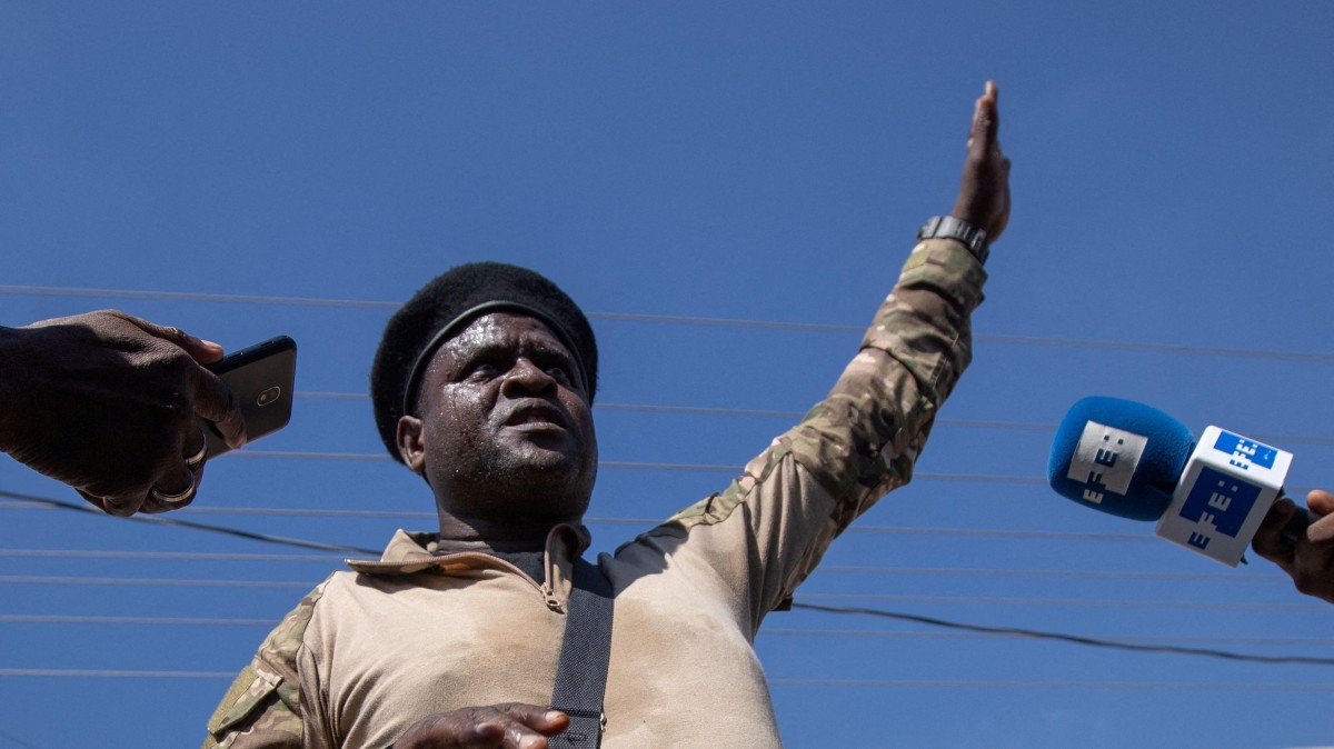 Quem é Jimmy 'Barbecue' Chérizier, o poderoso líder das gangues do Haiti que recruta seguidores nas redes sociais