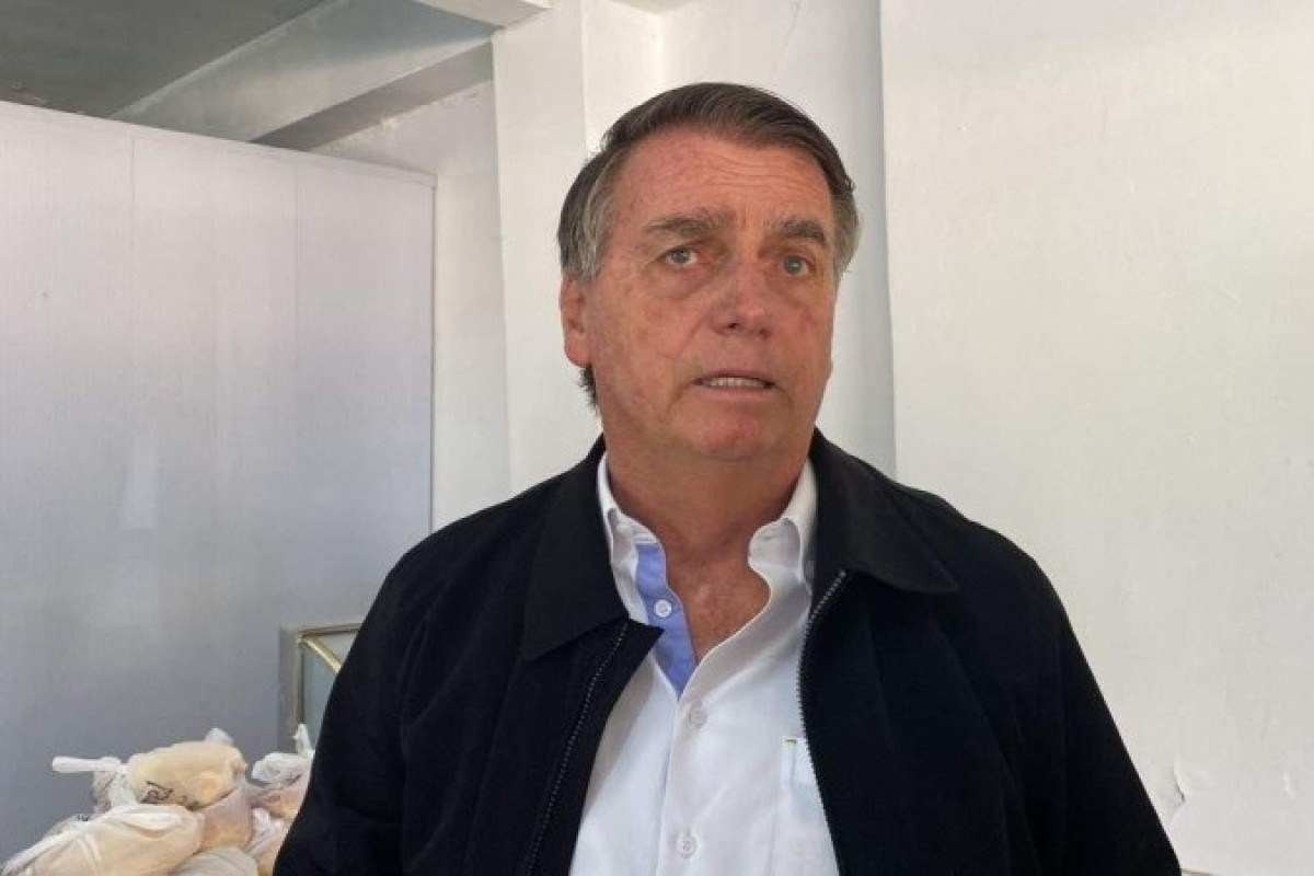 Homem é preso com faca em feira onde estava Bolsonaro, diz Wajngarten