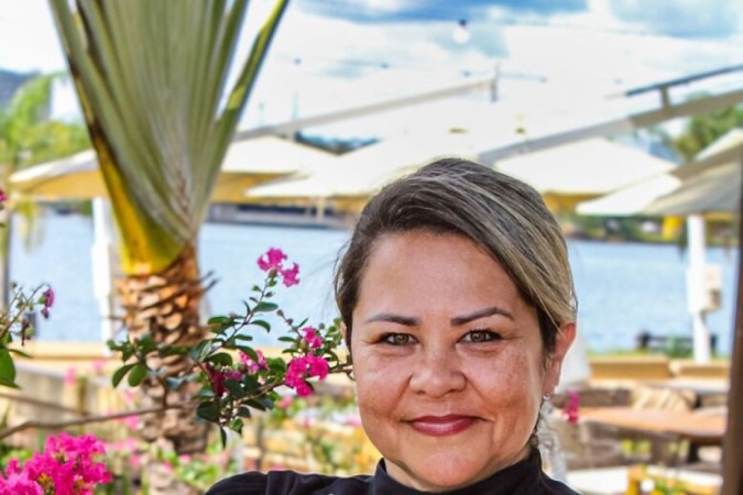 Fabiana Pinheiro, chef do Sallva Bar & Ristorante. No prato, lombo de pirarucu com nhoque de banana da terra -  (crédito:  Kayo Magalhães/CB/D.A Press)