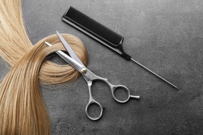 Alguns truques ajudam a disfarçar a insatisfação com o corte de cabelo (Imagem: Africa Studio | Shutterstock) - (crédito: EdiCase - Beleza -> Revista) Alguns truques ajudam a disfarçar a insatisfação com o corte de cabelo (Imagem: Africa Studio | Shutterstock) - (crédito: EdiCase - Beleza -> Revista)