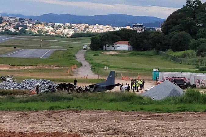 Os comandantes José de Moraes Neto e Guilherme de Almeida Irber, que faleceram no acidente, eram de Brasília. Além deles, o mecânico,Walter Luís Martins,também é morador da capital e de acordo com fontes na corporação, era terceirizado, funcionário de uma companhia aérea privada -  (crédito:  Gladyston Rodrigues/Estado de Minas)