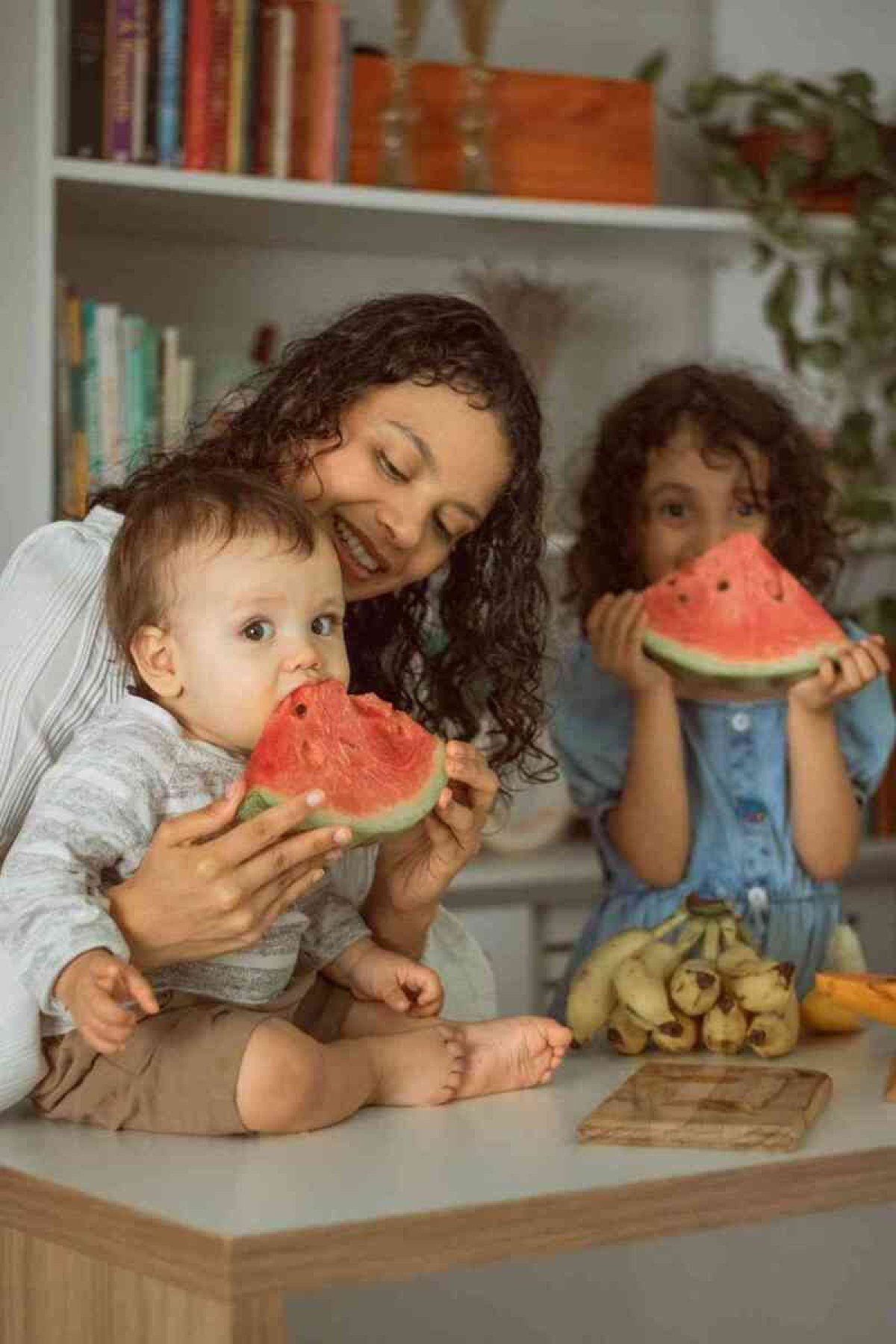 Claiti com seus dois filhos, Antonela e Pedro Claiti com seus dois filhos, Antonela e Pedro.