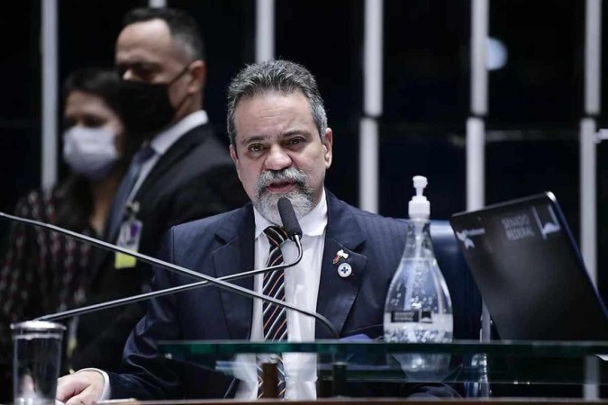 Um dos atingidos pela medida é o coronel Elcio Franco, que foi secretário-executivo do ministério no governo de Jair Bolsonaro -  (crédito: Pedro França/Agência Senado )