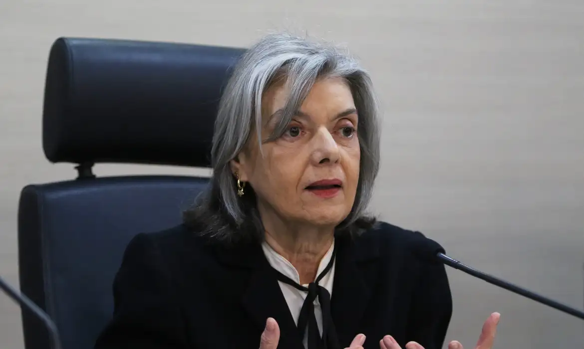 Ministra diz que mulheres continuam em desvalor profissional e social -  (crédito: EBC)