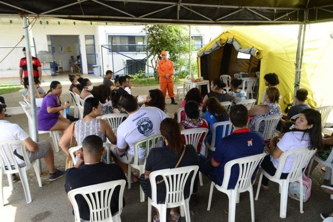 A tenda na Administração Regional de Ceilândia estava com muitos pacientes à espera de atendimento