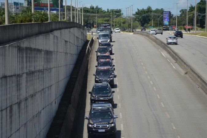 Cortejo homenageia policiais federais do DF mortos em acidente aÃ©reo em Belo Horizonte -  (crédito: Ed Alves/CB/D.A.Press)