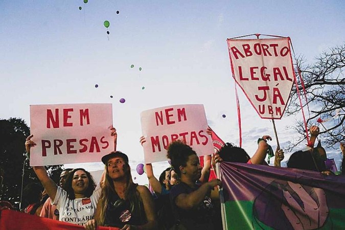 No Brasil, o aborto é permitido em três situações: se o feto for anencéfalo, se a gravidez representar risco de vida para a mãe ou se for fruto de estupro -  (crédito: Fábio Rodrigues PozzebomAgência Brasil)