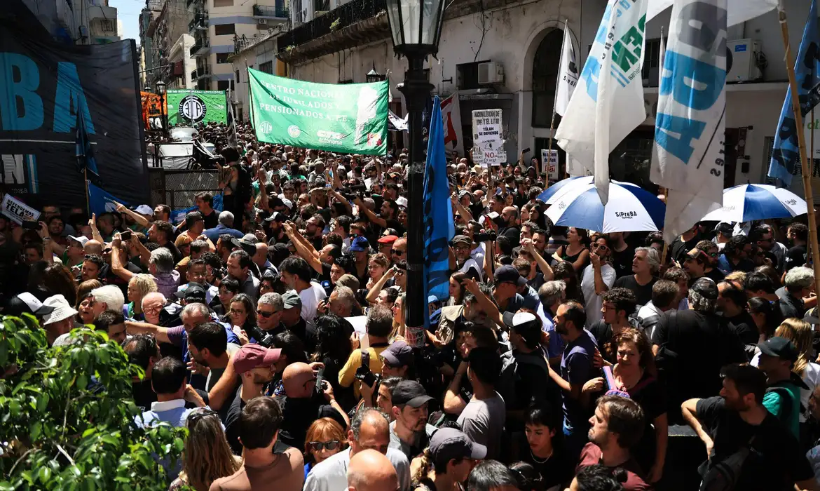 Trabalhadores se mobilizam contra extinção da agência pública Télam -  (crédito: EBC)