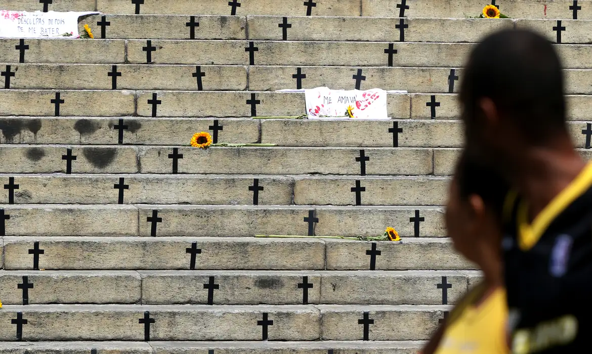 Mulheres protestam contra feminicídios no Rio de Janeiro -  (crédito: EBC)