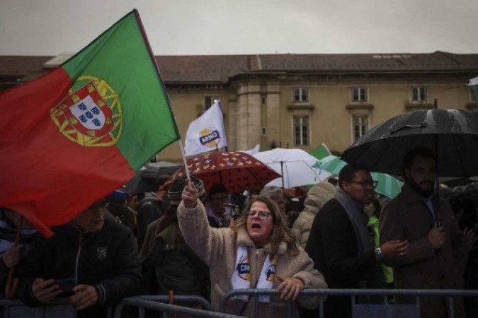 Em Portugal, estão aptos a exercerem o dever cívico 10,8 milhões de pessoas, mas o número de habitantes previsto no último censo é de 10,4 milhões -  (crédito: PATRICIA DE MELO MOREIRA / AFP)