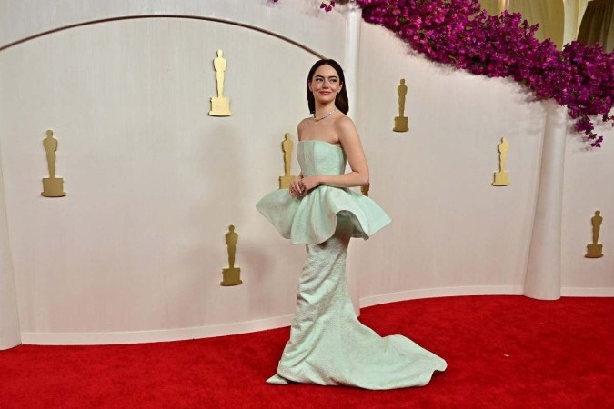  US actress Emma Stone attends the 96th Annual Academy Awards at the Dolby Theatre in Hollywood, California on March 10, 2024. (Photo by Frederic J. Brown / AFP)        -  (crédito:  AFP)