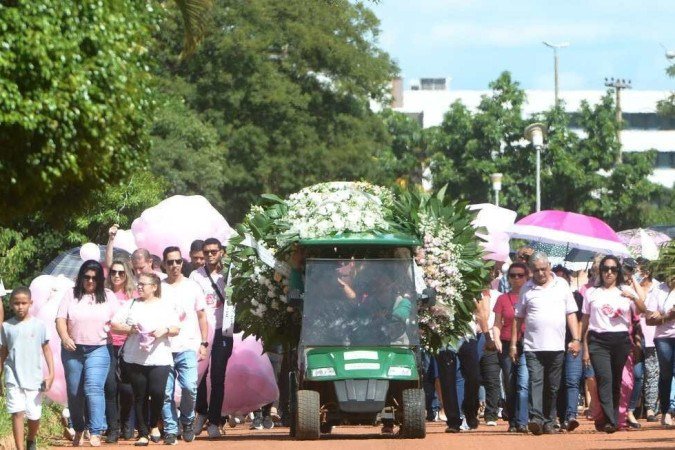  10/03/2024 Credito: Ed Alves/CB/DA.Press. Cidades. Velório e Enterro de Vera Lúcia, coordenadora da Rede Feminina de Combate ao Câncer do DF.