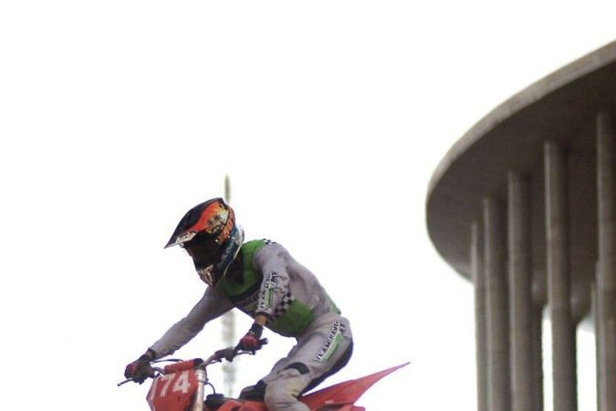  10/03/2024 Credito: Ed Alves/CB/DA.Press. Cidades. Campeonato Brasiliense de Motocross - Vencedor alexandre Galdino - Número 174