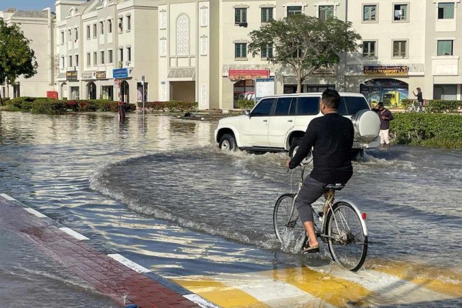 Por causa da escassez de chuvas na cidade, não houve muita preocupação com um sistema de escoamento eficiente. Ao contrário, a preocupação até aqui era como fazer chover no país como clima de deserto -  (crédito: AFP)