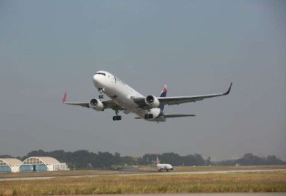 Explos&atilde;o de carregador port&aacute;til for&ccedil;a pouso de emerg&ecirc;ncia de avi&atilde;o com destino &agrave; Bras&iacute;lia
 -  (crédito: Latam/Reprodu&ccedil;&atilde;o) -Explos&atilde;o de carregador port&aacute;til for&ccedil;a pouso de emerg&ecirc;ncia de avi&atilde;o com destino &agrave; Bras&iacute;lia
 -  (crédito: Latam/Reprodu&ccedil;&atilde;o)