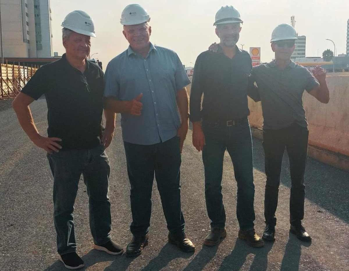 Paulo Pestana(E) ao lado do secretário de Governo, José Humberto Pires