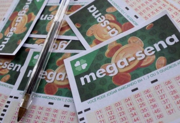 Um bilhete registrado em Taguatinga, mais especificamente no Taguatinga Shopping, acertou cinco dezenas e levou exatos R$ 45.794,77 -  (crédito: Ed Alves/CB/D.A Press)