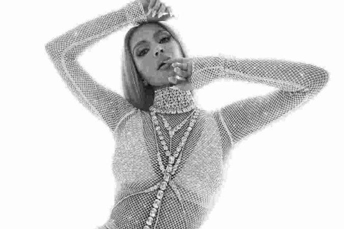 O body chain atribui sensualidade e poder ao visual, como bem mostra o look de Kim Kardashian -  (crédito: Reprodução/Instagram/@kimkardashian)