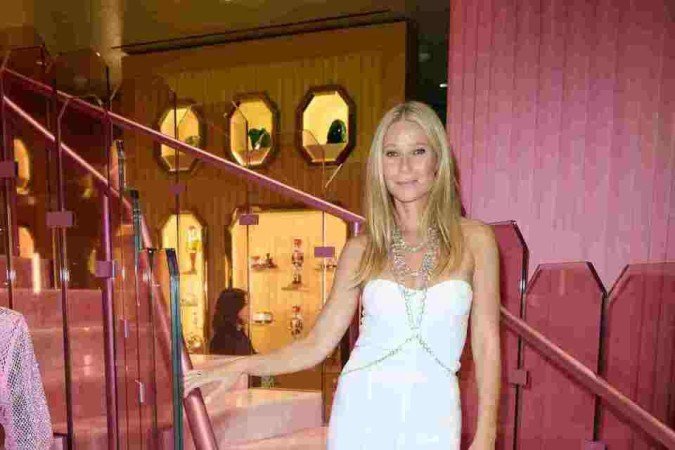 O body chain pode ser usado sobreposto à vestidos, como feito pela cantora e atriz Gwyneth Paltrow. 